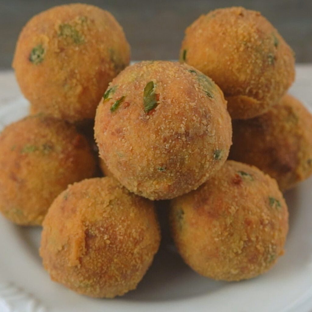 Bolinho Frito de Arroz, Delicioso e Fácil de Fazer