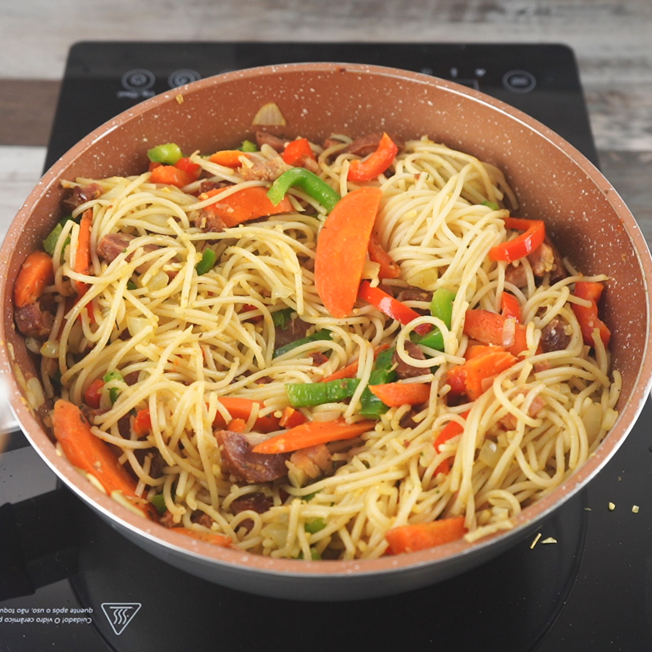 Macarrão Especial, Completo e Colorido