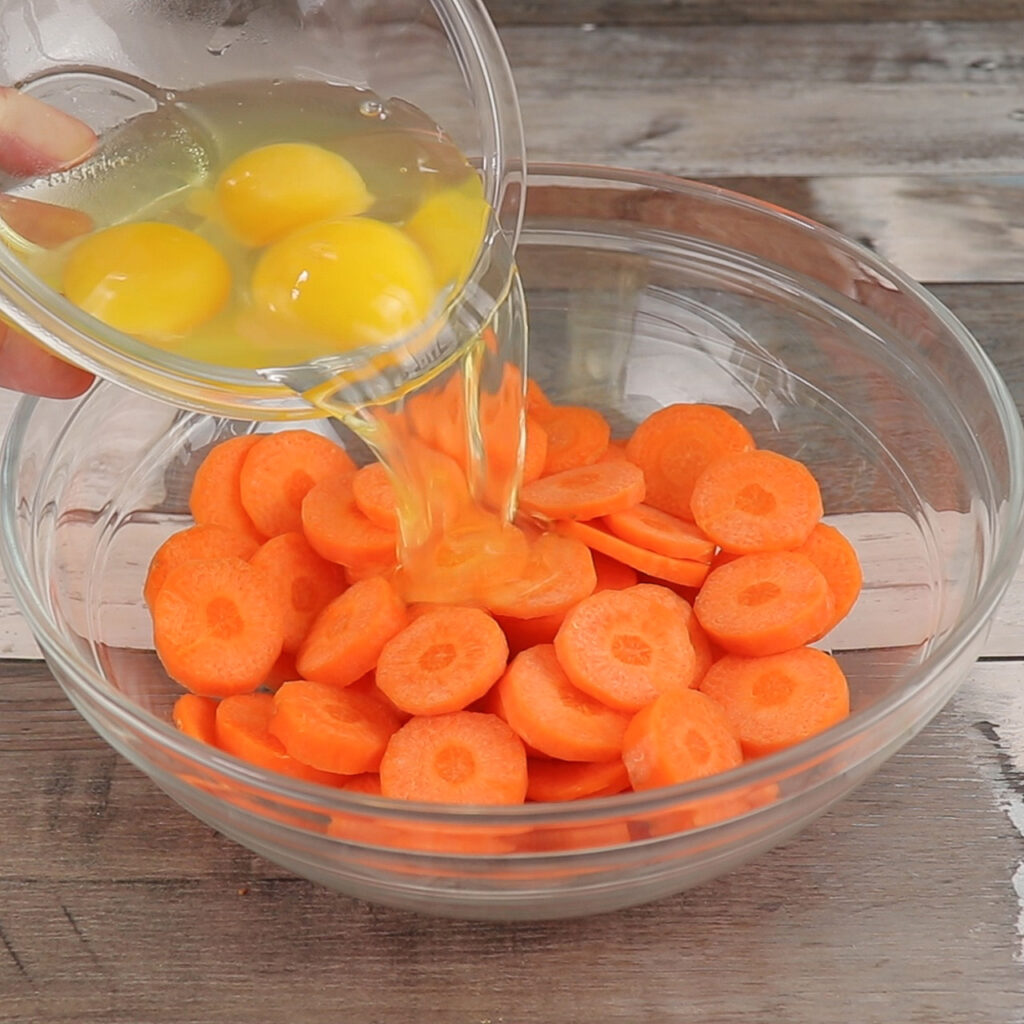 Bolo de Cenoura Com Cobertura de Chocolate, Simples e Delicioso!