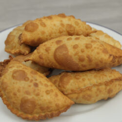 Pastel Caseiro, Apenas 2 Ingredientes, Fácil, rápido e Delicioso!