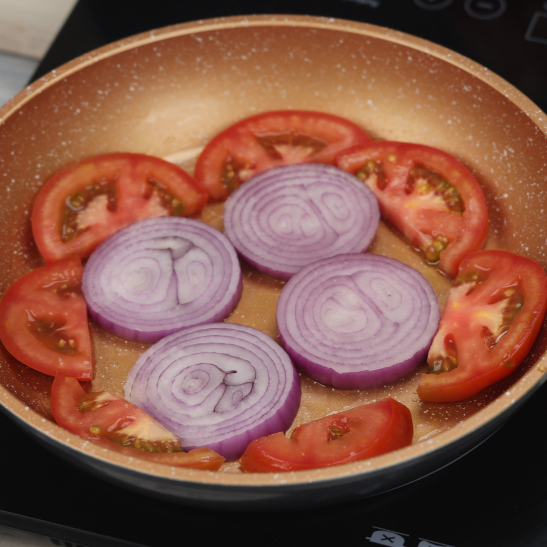 Omelete de Tomates e Cebolas, Fácil de Fazer e Delicioso!