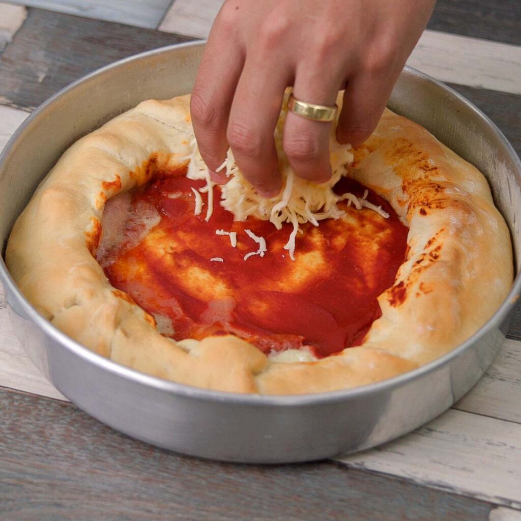 Pizza Caseira com Borda Recheada, Super Fácil e Delicioso!