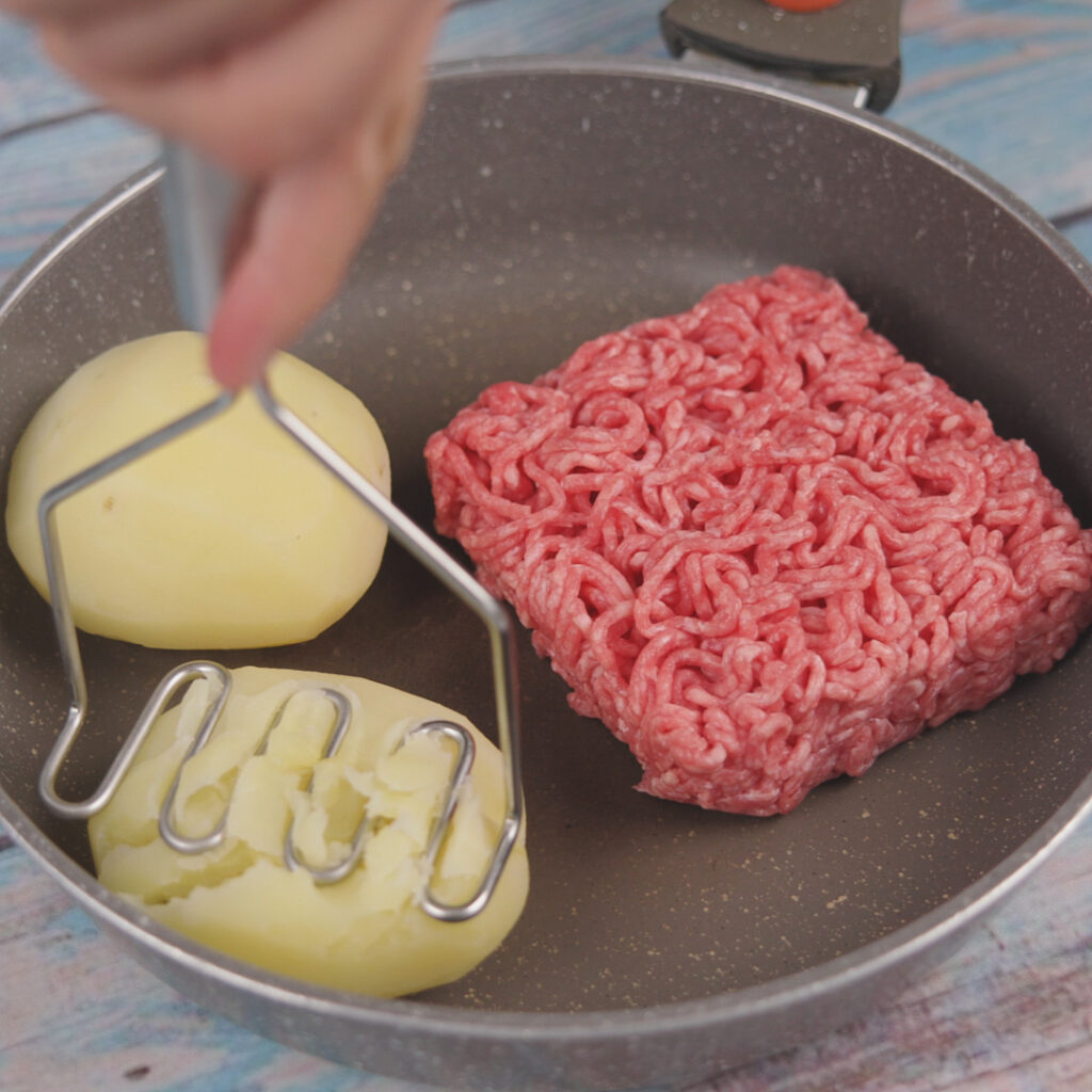 Bolinho frito de Batata, Recheado com Carne Moída