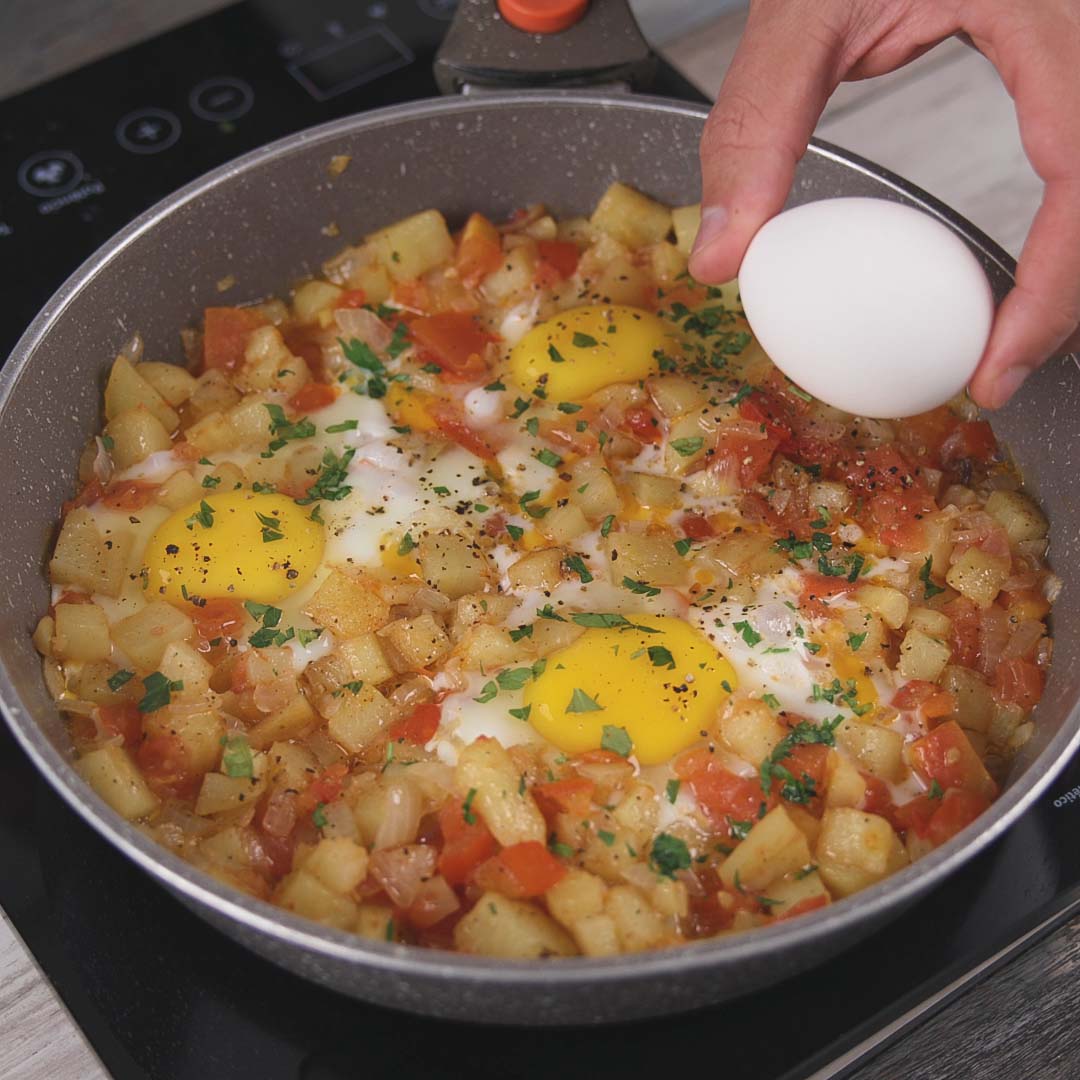Café da manhã nunca foi tão delicioso, ovo, batata e tomate!