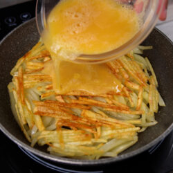 Omelete de Batata com Queijo e Calabresa