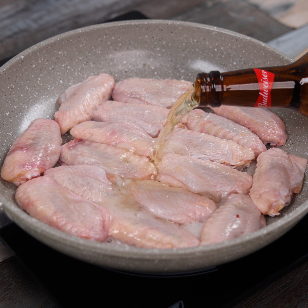 Asinhas de frango cremosas com cerveja