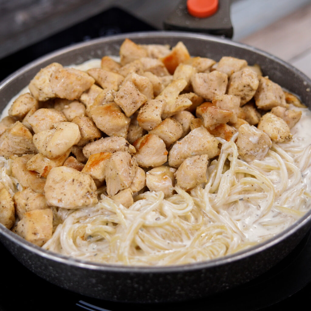 Macarrão com Frango e Molho Branco