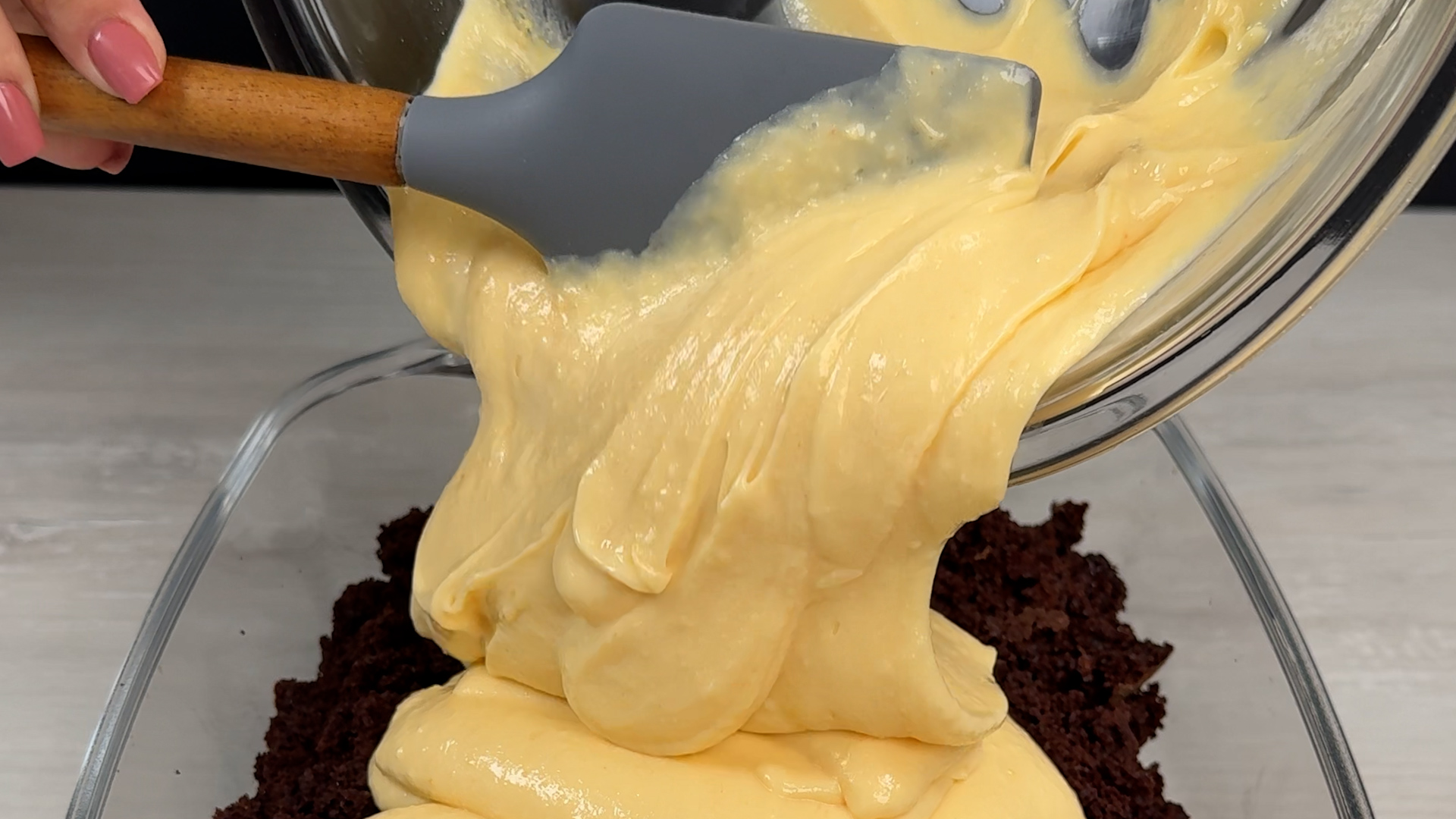 Bolo de chocolate com brigadeiro de maracujá
